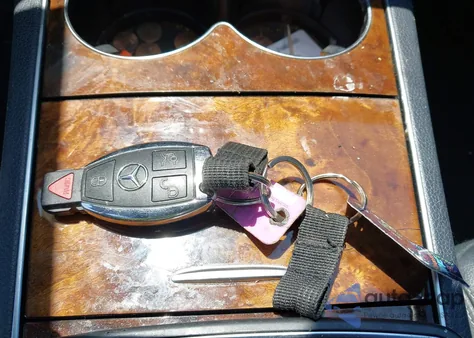 2014 Mercedes-Benz E 350 z USA, uszkodzony, nr VIN WDDKJ5KB1EF241464